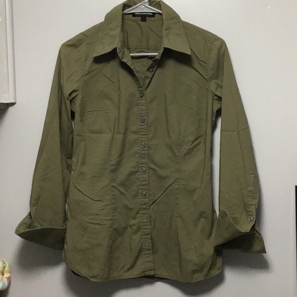 Express Design Studio long sleeve button down shirt.🌻